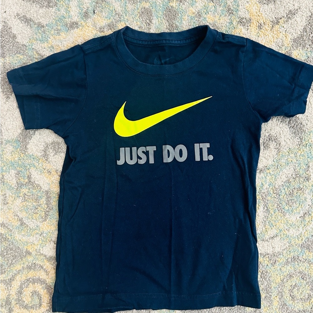 Nike Green and Black Short Sleeve Tees - Picture 4 of 12